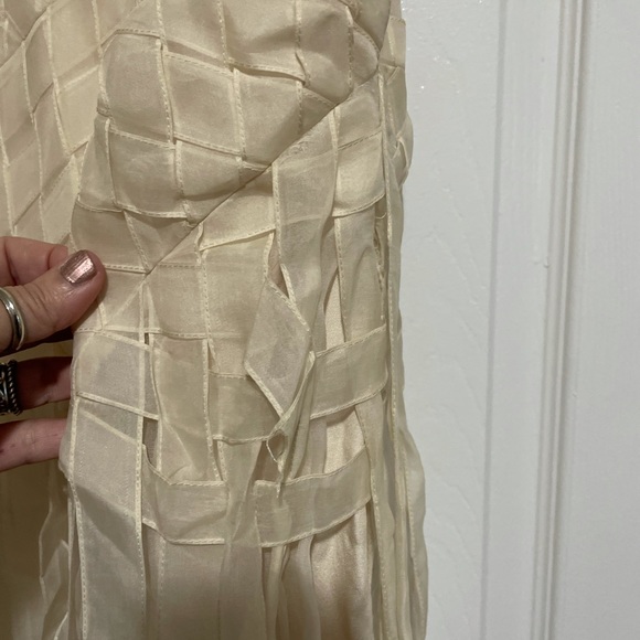 Vintage Style Wedding Dress by Réva Mivasagar - Picture 6 of 8